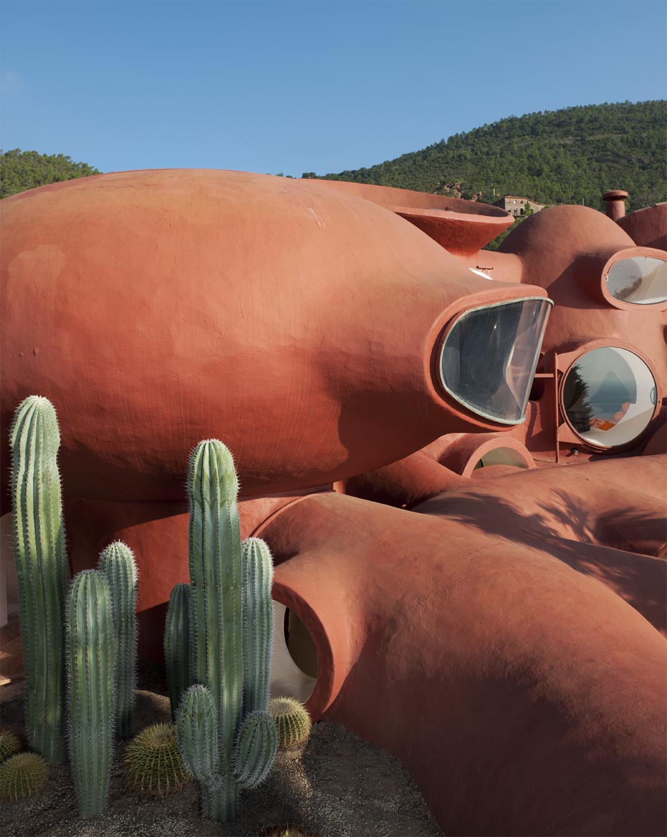 Maison Bernard: Where Architecture Becomes Art and Life Intertwines