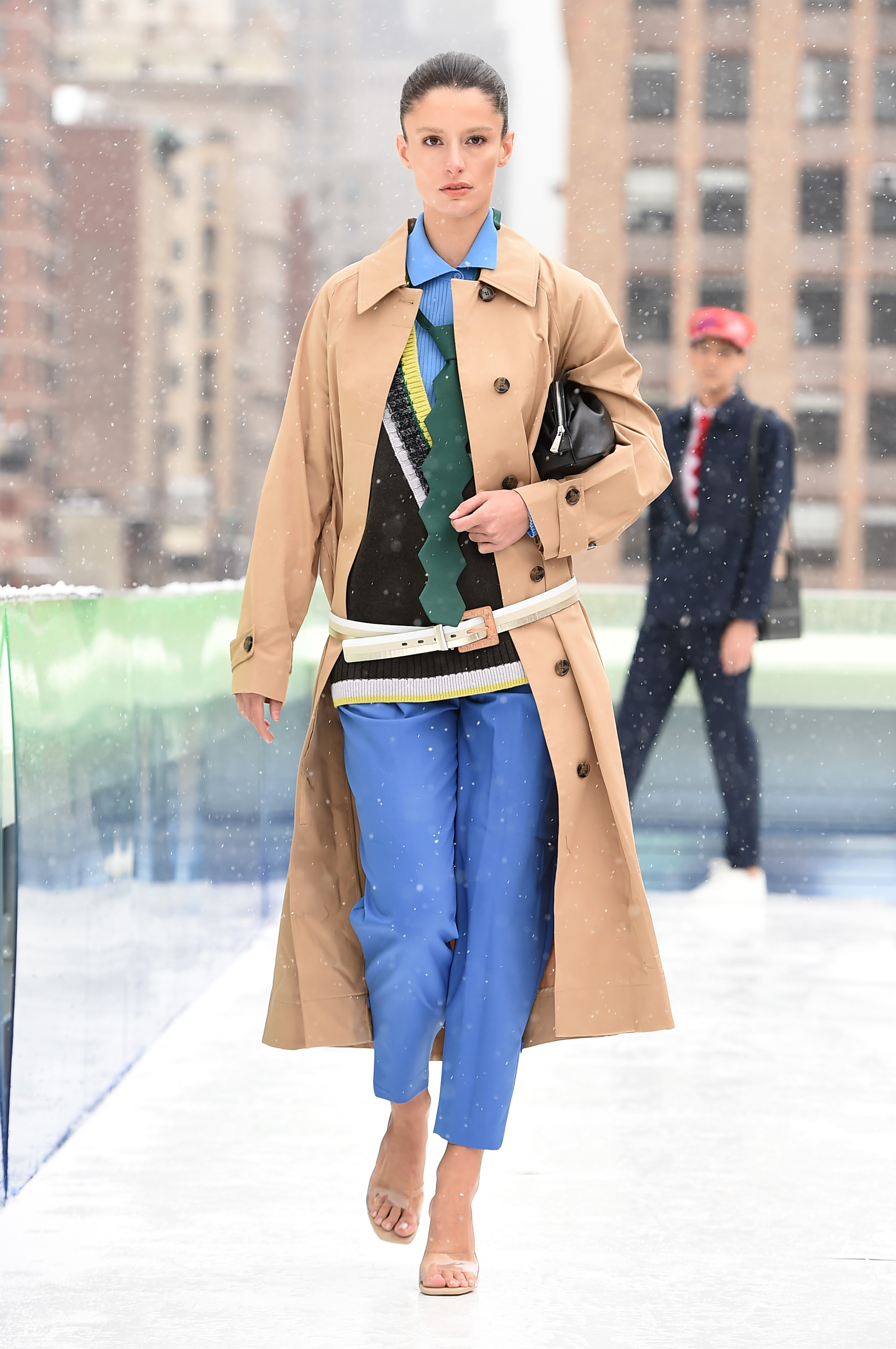 2025 Fashion Trends Decoded: What’s Making Waves This Year