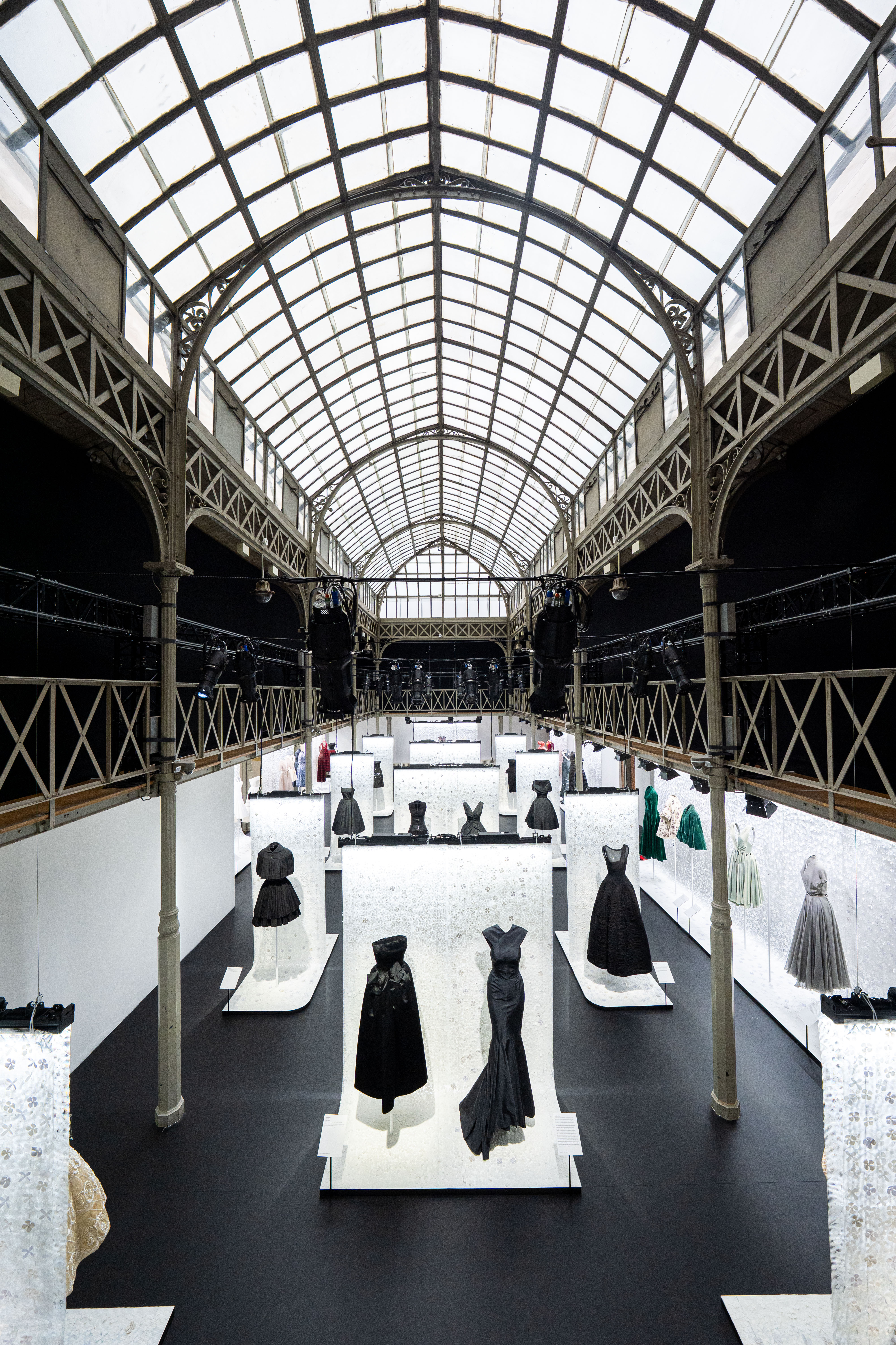 Azzedine Alaïa and Christian Dior: Two Masters of Haute Couture in Dialogue