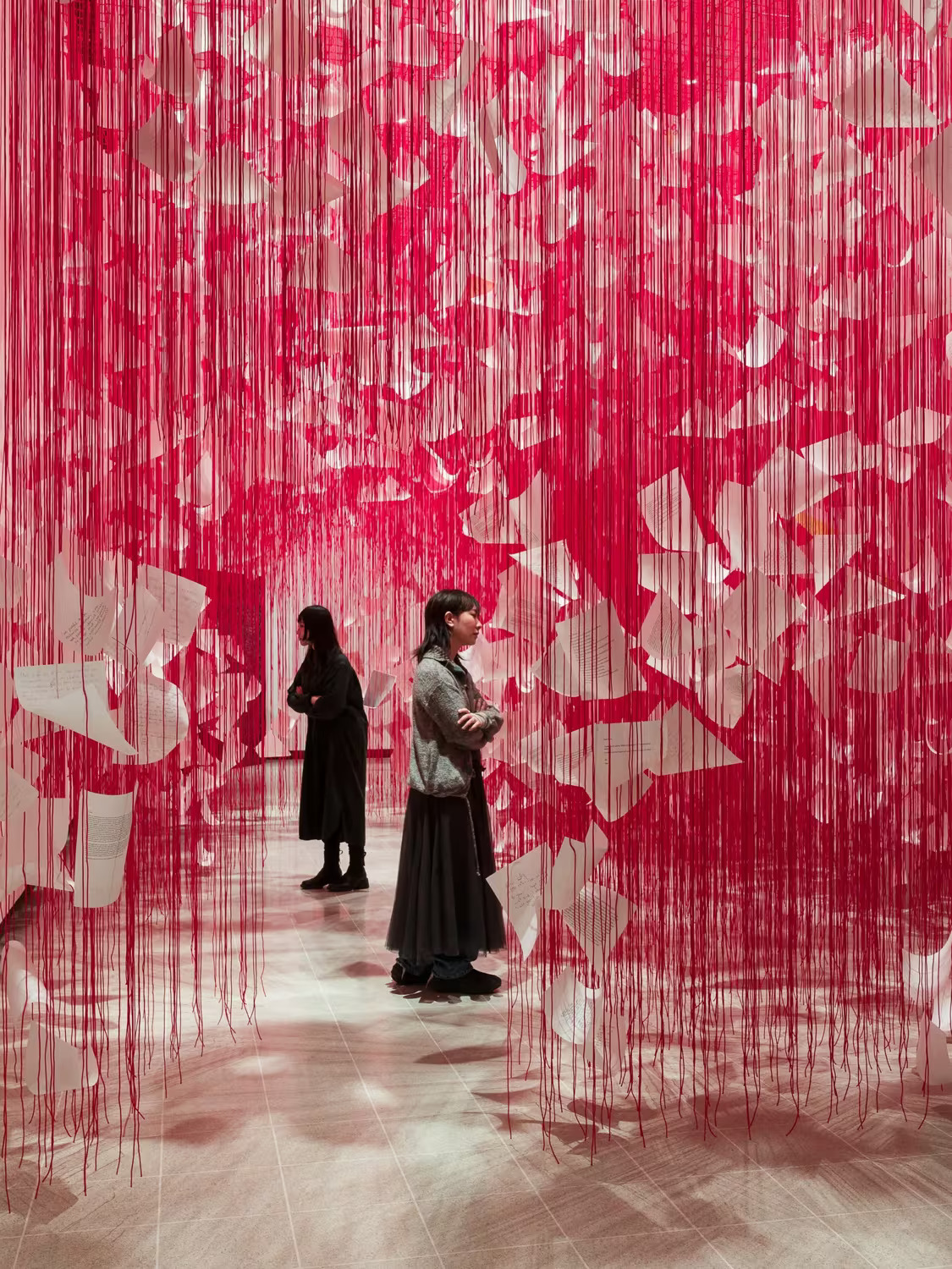 Chiharu Shiota: Threads of Life — An Immersive Meditation on Memory at London’s Hayward Gallery